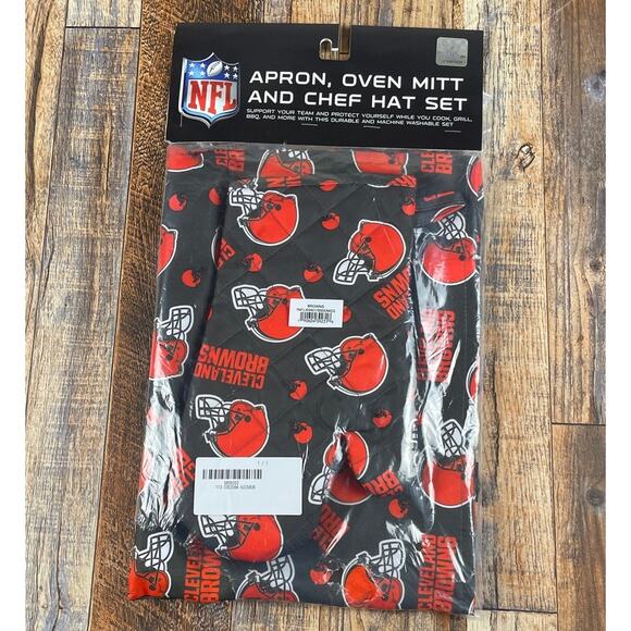 Northwest NFL 3 Piece Team Color and Logo Chef Set: Apron, Oven Mitt & Chef Hat - Picture 1 of 8